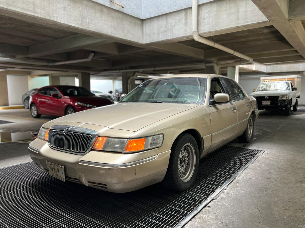 FORD GRAND MARQUIS